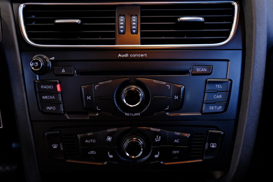 Продам Audi A4 2012 года в Одессе