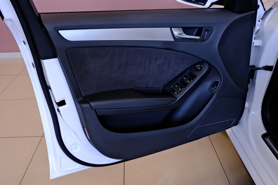 Продам Audi A4 2012 года в Одессе