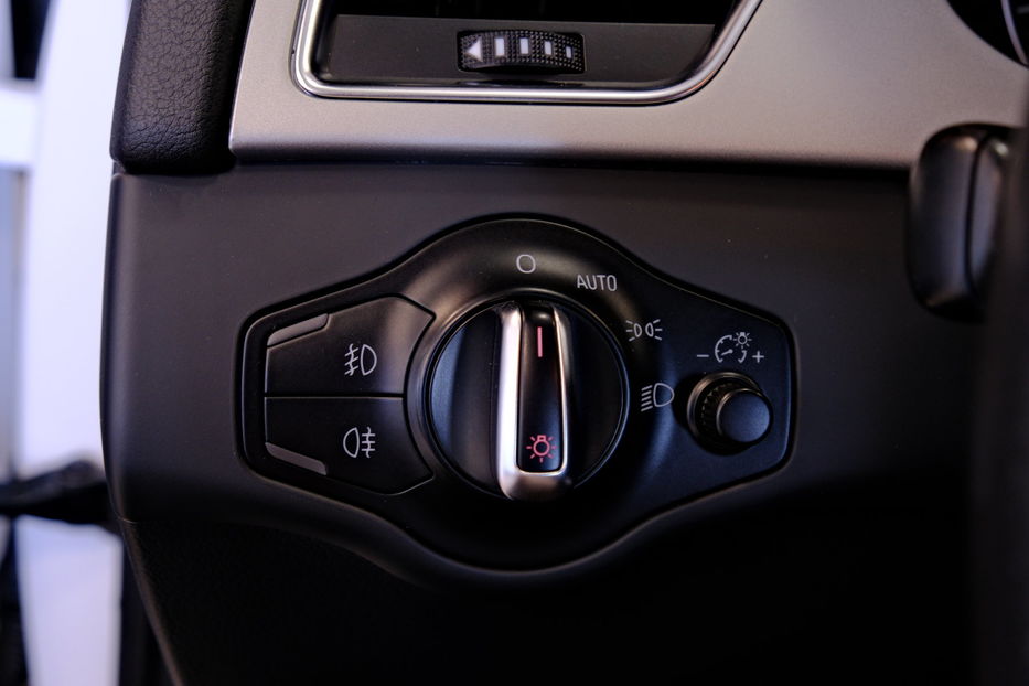 Продам Audi A4 2012 года в Одессе