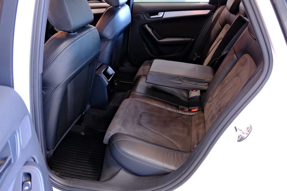 Продам Audi A4 2012 года в Одессе