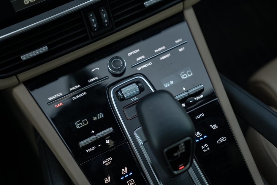 Продам Porsche Cayenne 2019 года в Черновцах