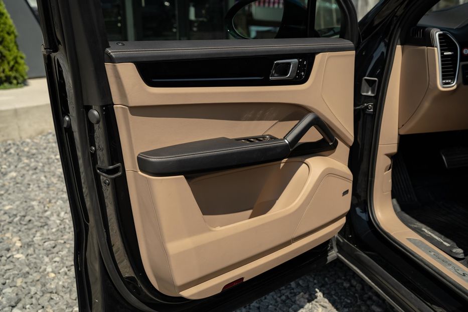 Продам Porsche Cayenne 2019 года в Черновцах