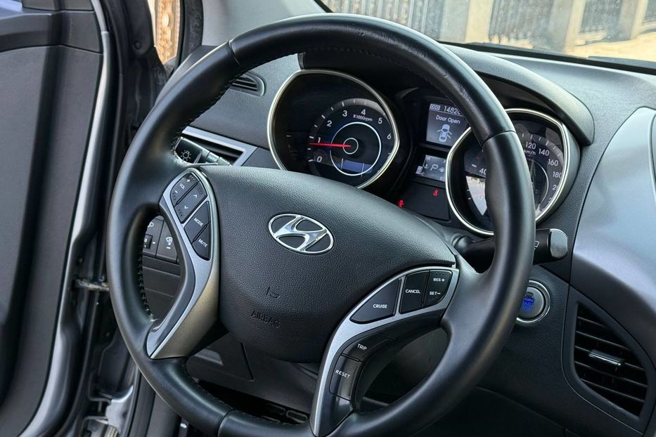 Продам Hyundai Elantra 2012 года в Днепре