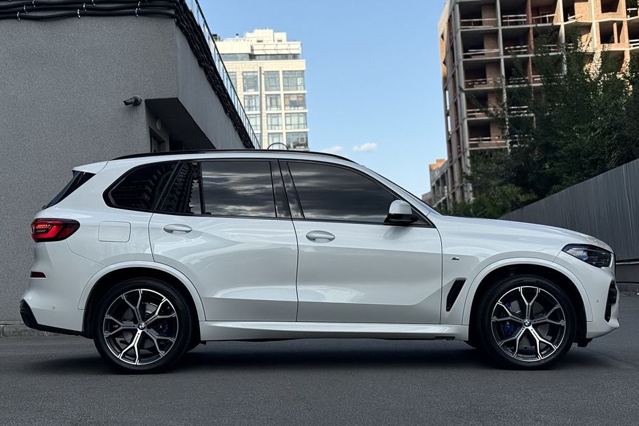 Продам BMW X5 40i Steptronic xDrive 2021 года в Киеве