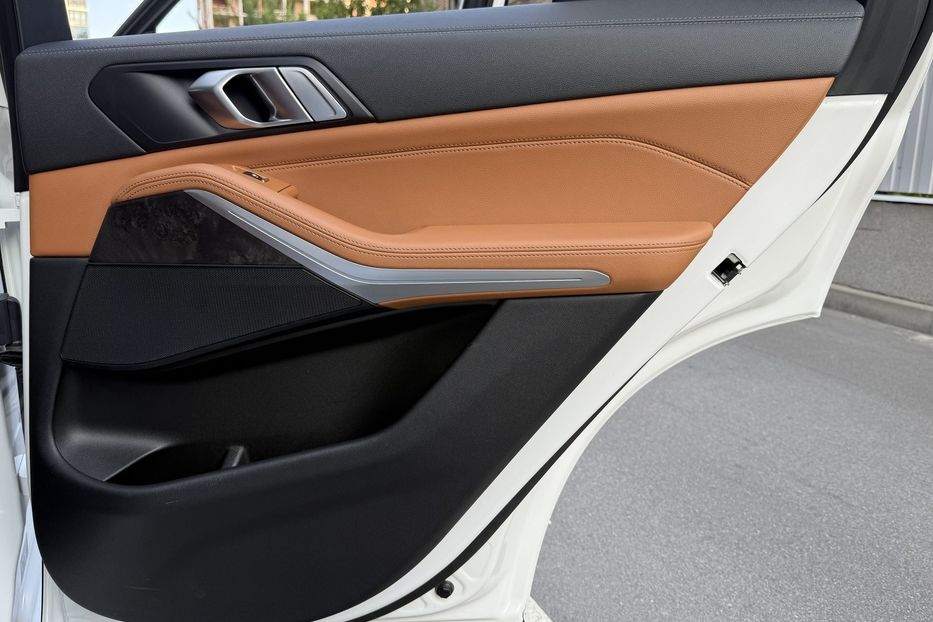 Продам BMW X5 40i Steptronic xDrive 2021 года в Киеве