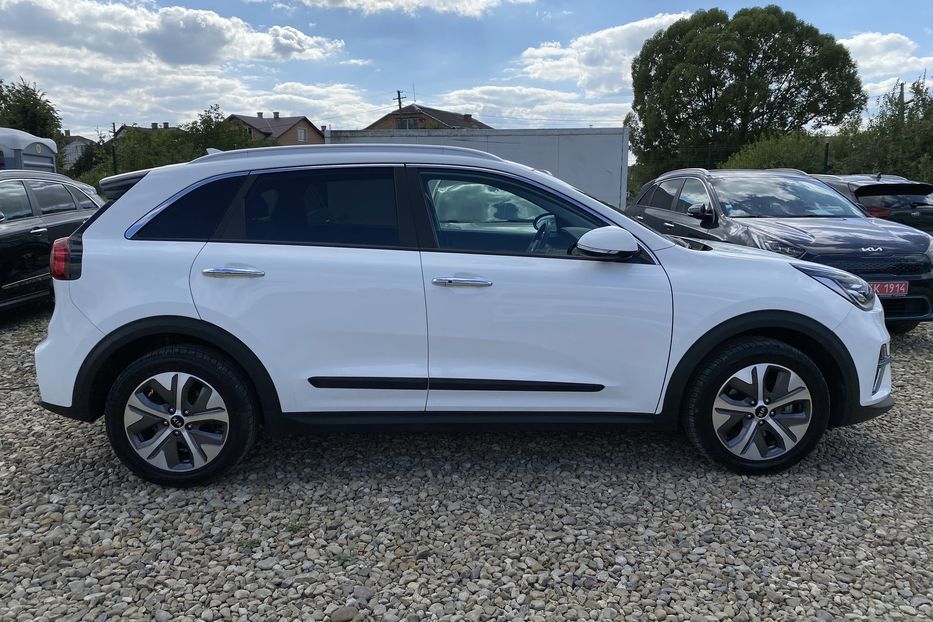 Продам Kia Niro 64 кВт Макс. ЗАРЕЗЕРВОВАНО 2021 года в Львове