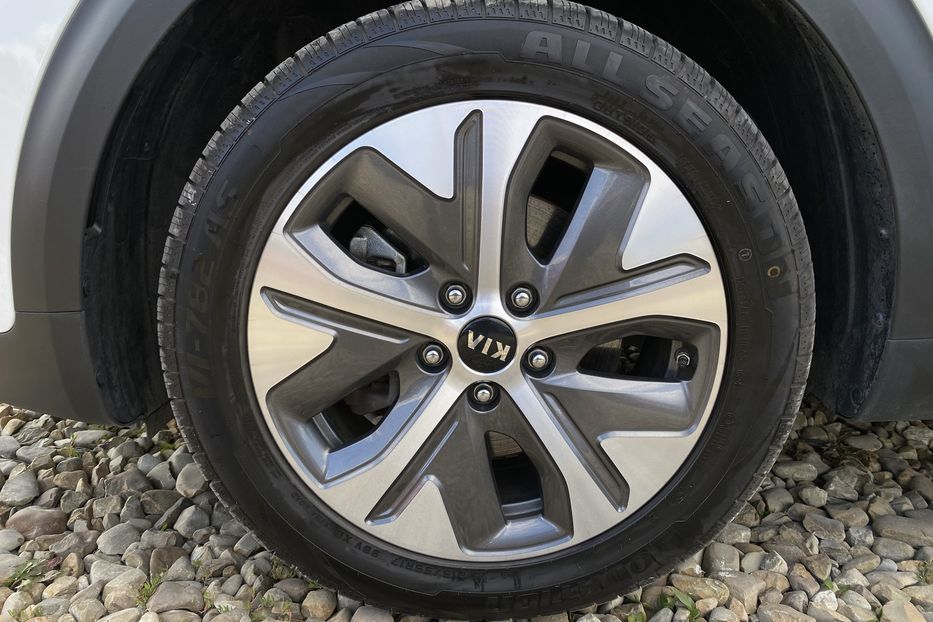 Продам Kia Niro 64 кВт Макс. ЗАРЕЗЕРВОВАНО 2021 года в Львове