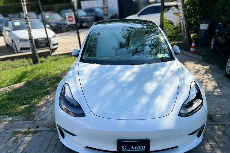 Продам Tesla Model 3 2021 года в Черновцах