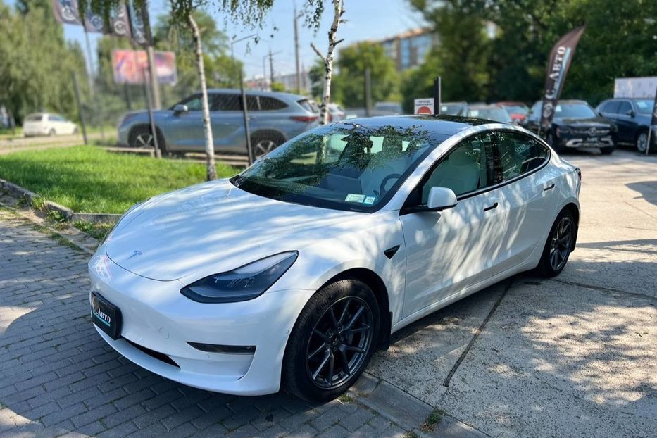 Продам Tesla Model 3 2021 года в Черновцах