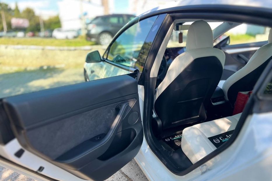 Продам Tesla Model 3 2021 года в Черновцах