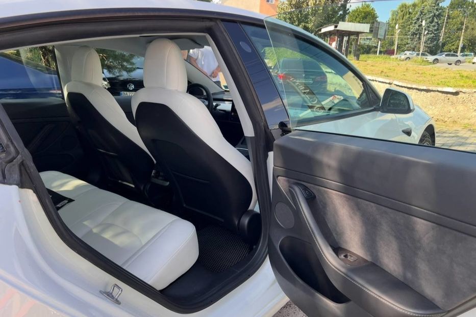 Продам Tesla Model 3 2021 года в Черновцах