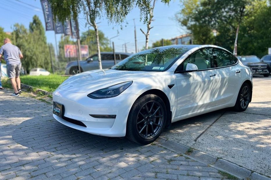 Продам Tesla Model 3 2021 года в Черновцах
