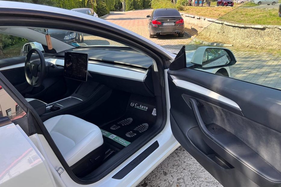 Продам Tesla Model 3 2021 года в Черновцах