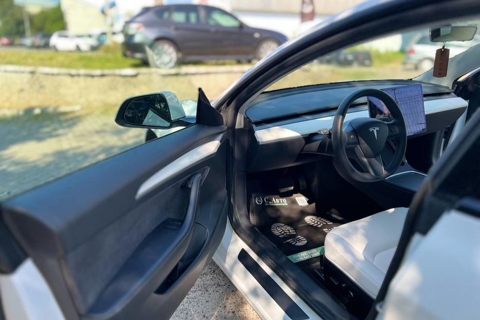 Продам Tesla Model 3 2021 года в Черновцах
