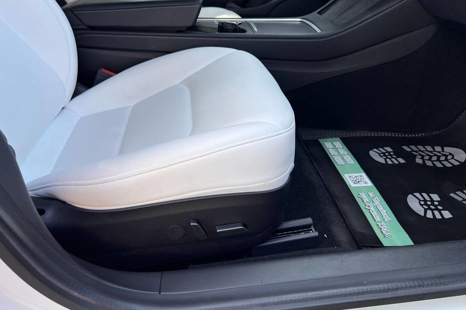 Продам Tesla Model 3 2021 года в Черновцах