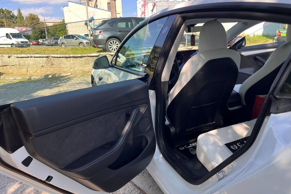 Продам Tesla Model 3 2021 года в Черновцах