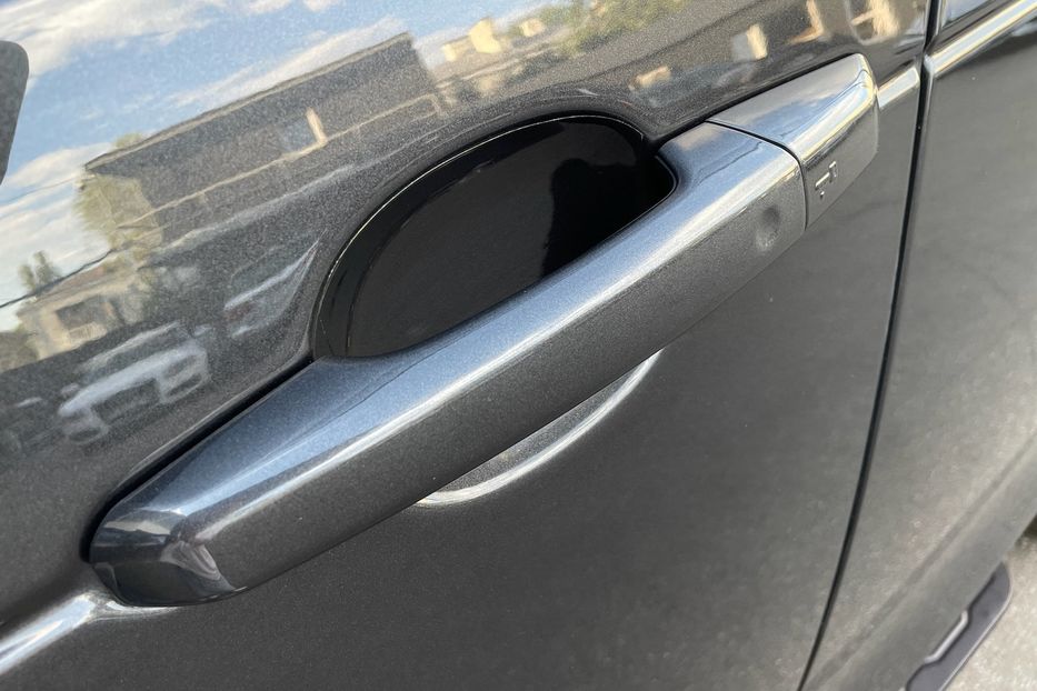 Продам Land Rover Discovery 2018 года в Киеве