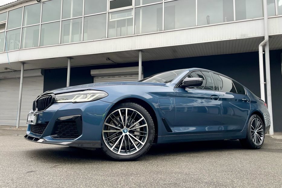 Продам BMW 530 e M package  2022 года в Киеве