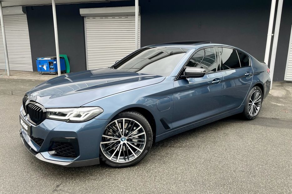 Продам BMW 530 e M package  2022 года в Киеве