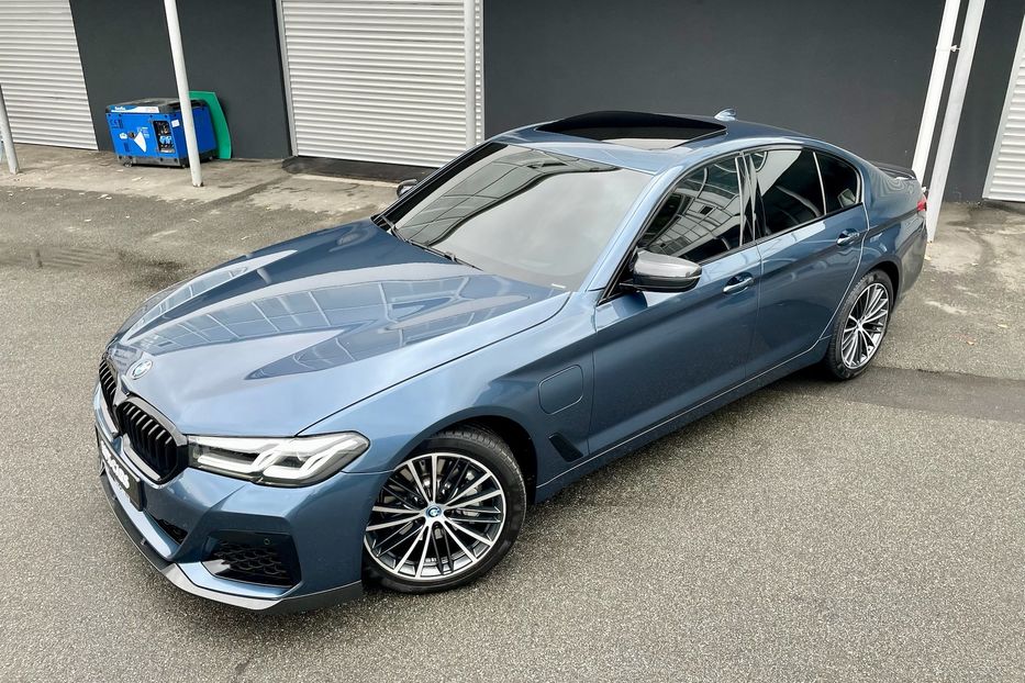 Продам BMW 530 e M package  2022 года в Киеве