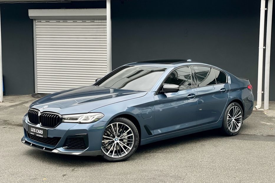 Продам BMW 530 e M package  2022 года в Киеве