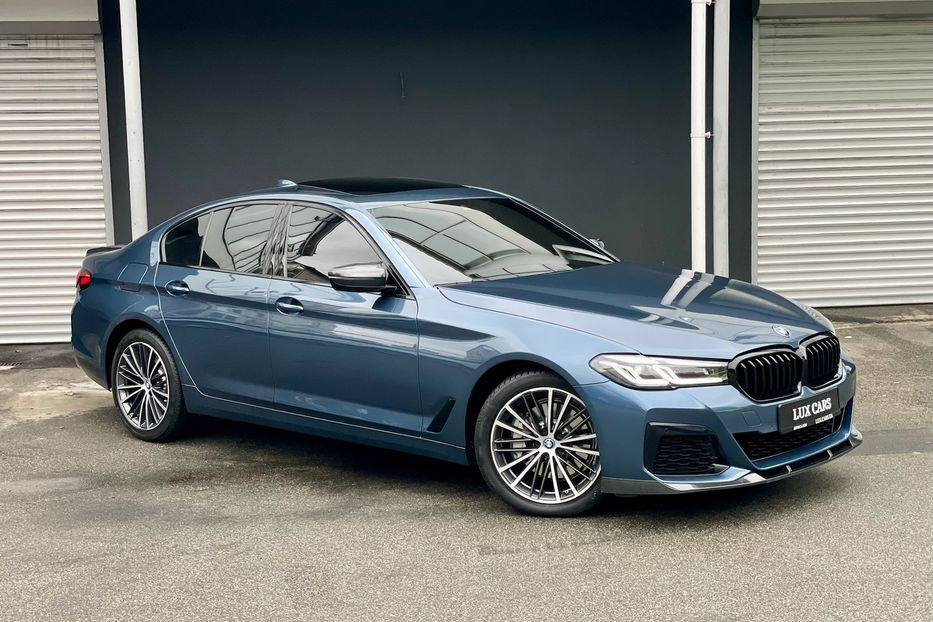 Продам BMW 530 e M package  2022 года в Киеве