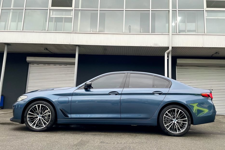 Продам BMW 530 e M package  2022 года в Киеве
