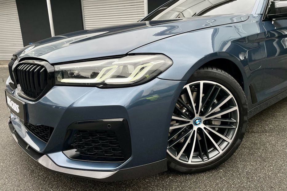 Продам BMW 530 e M package  2022 года в Киеве
