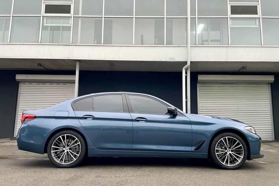 Продам BMW 530 e M package  2022 года в Киеве