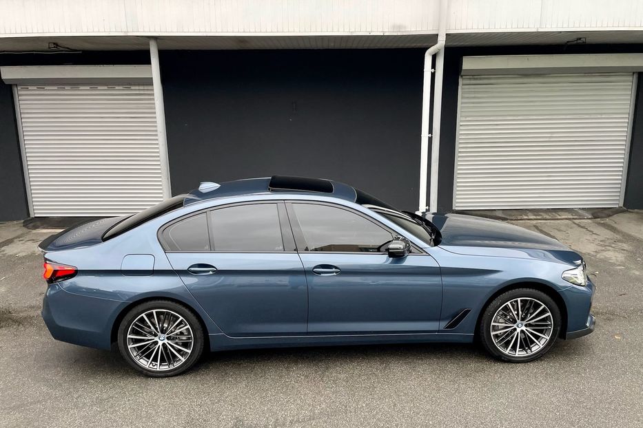 Продам BMW 530 e M package  2022 года в Киеве