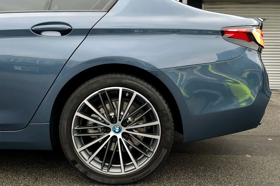 Продам BMW 530 e M package  2022 года в Киеве