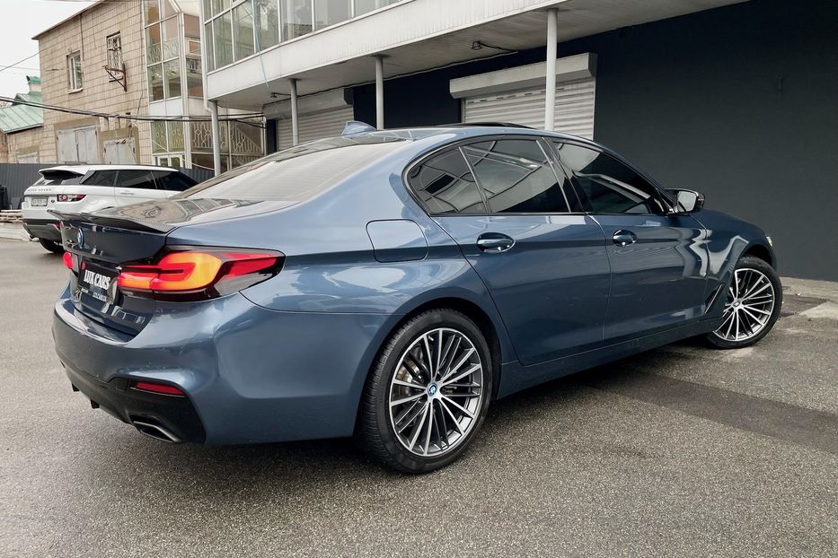 Продам BMW 530 e M package  2022 года в Киеве