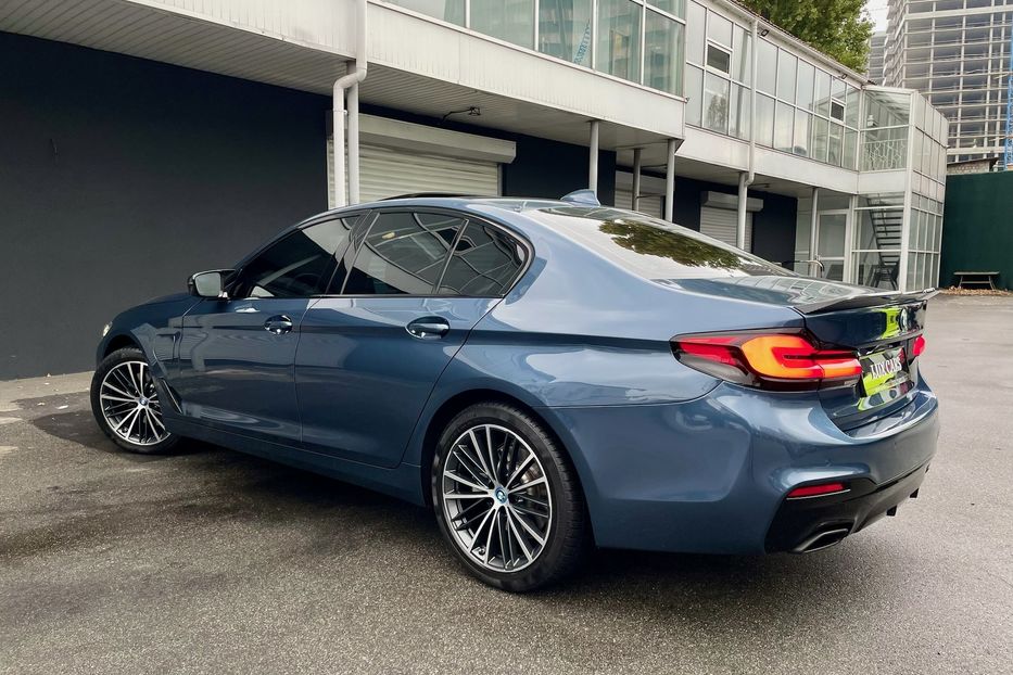 Продам BMW 530 e M package  2022 года в Киеве