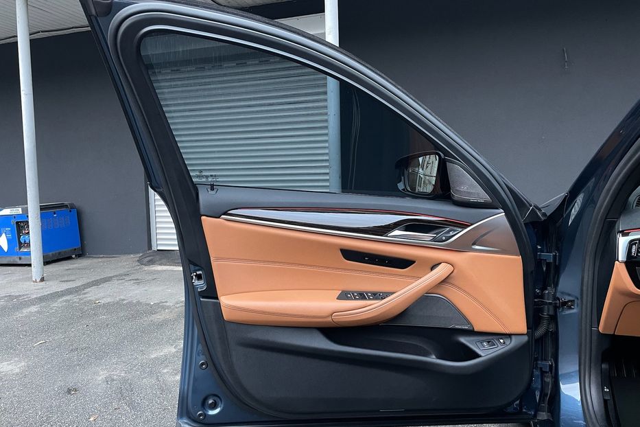 Продам BMW 530 e M package  2022 года в Киеве