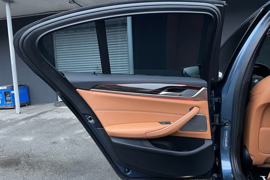 Продам BMW 530 e M package  2022 года в Киеве