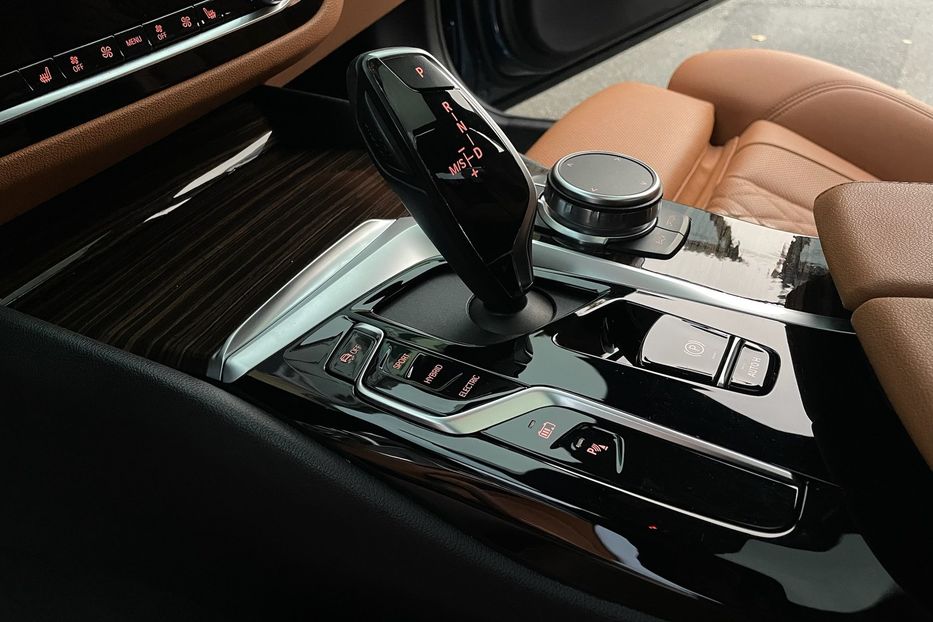 Продам BMW 530 e M package  2022 года в Киеве