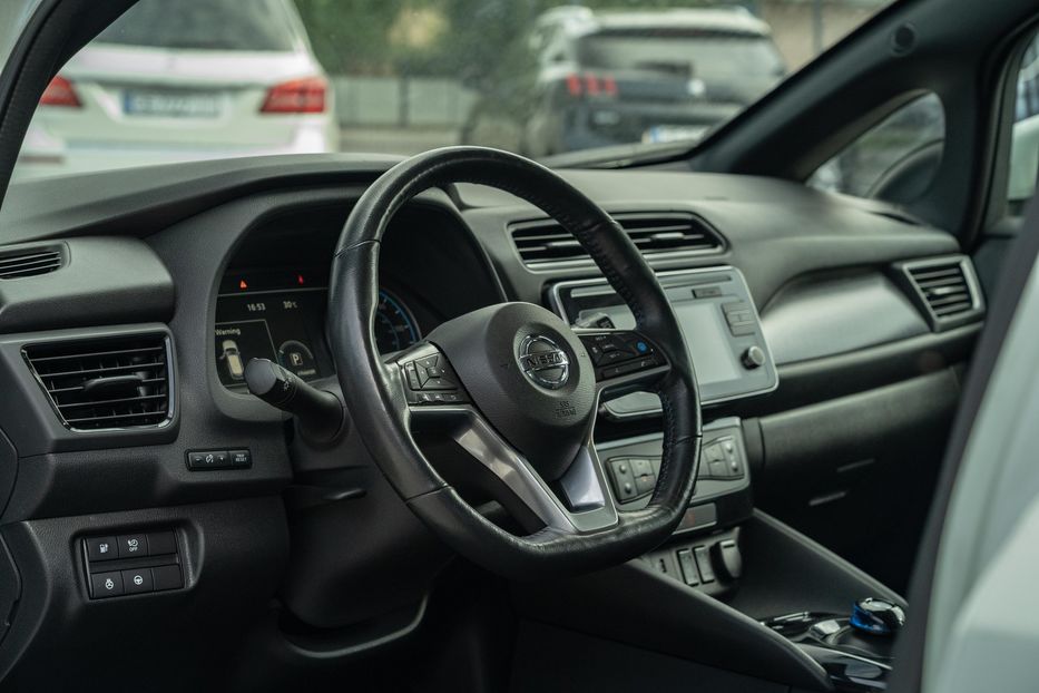 Продам Nissan Leaf SV 2018 года в Черновцах