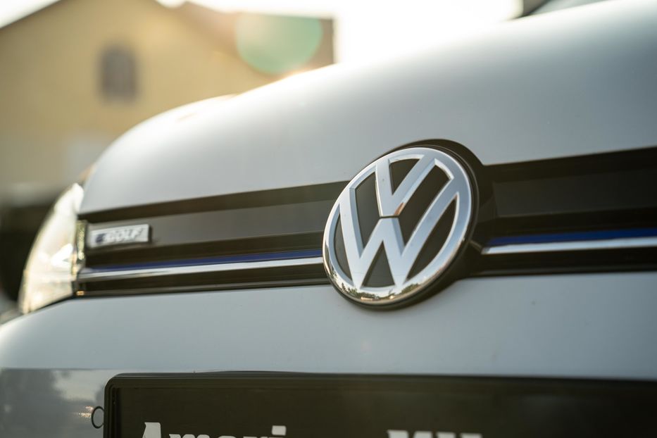 Продам Volkswagen e-Golf 2018 года в Черновцах