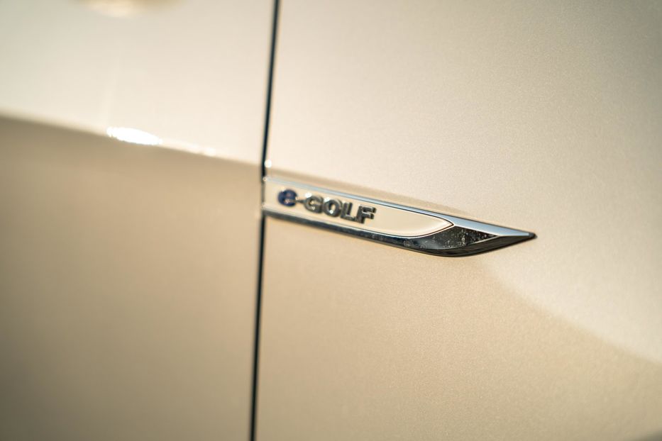Продам Volkswagen e-Golf 2018 года в Черновцах