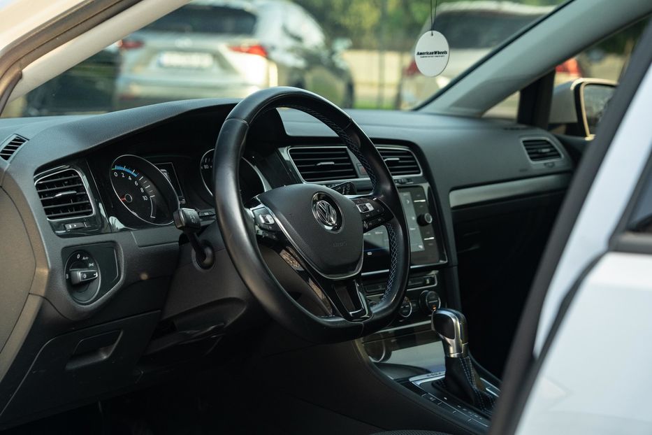 Продам Volkswagen e-Golf 2018 года в Черновцах