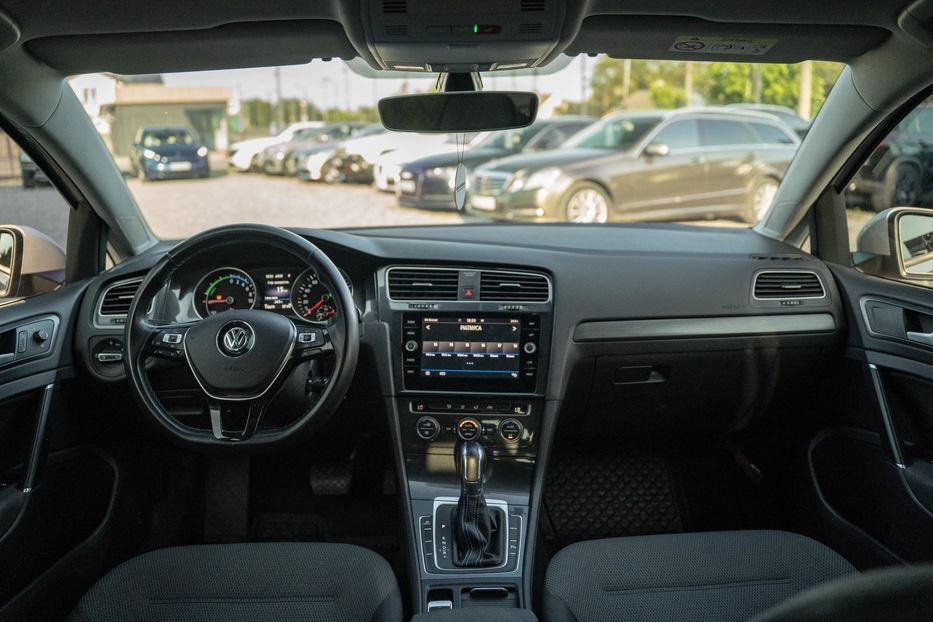 Продам Volkswagen e-Golf 2018 года в Черновцах