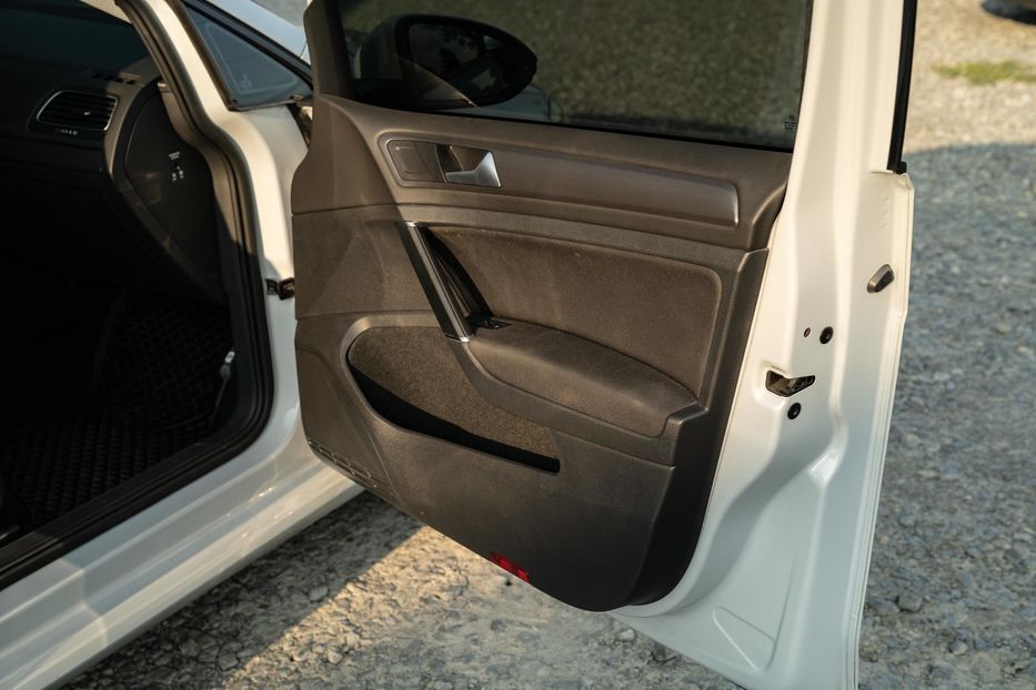 Продам Volkswagen e-Golf 2018 года в Черновцах