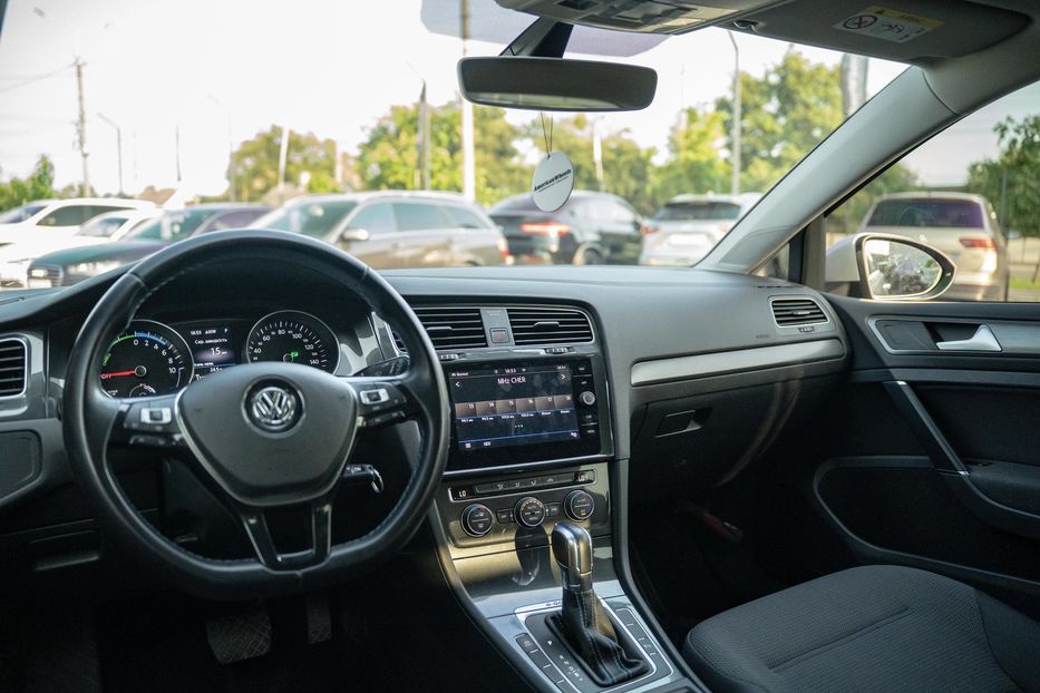 Продам Volkswagen e-Golf 2018 года в Черновцах
