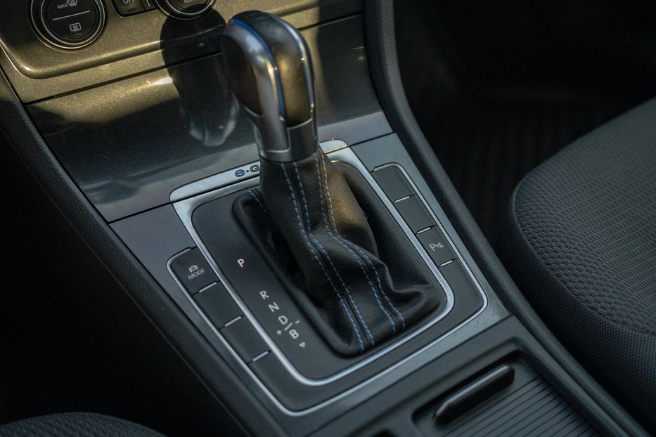 Продам Volkswagen e-Golf 2018 года в Черновцах