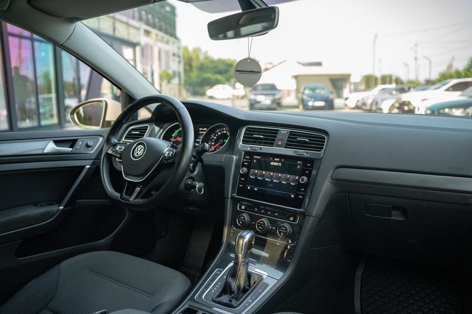 Продам Volkswagen e-Golf 2018 года в Черновцах