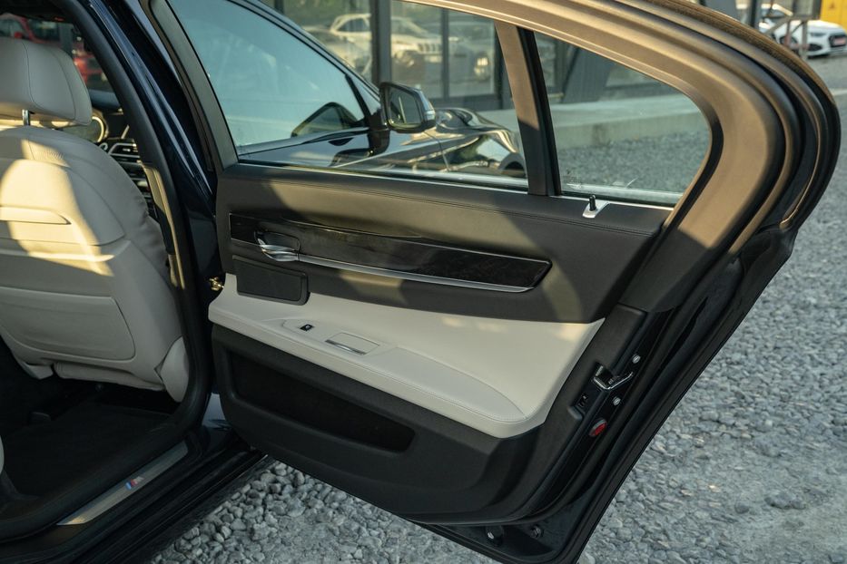 Продам BMW 740 Ld Xdrive 2014 года в Черновцах