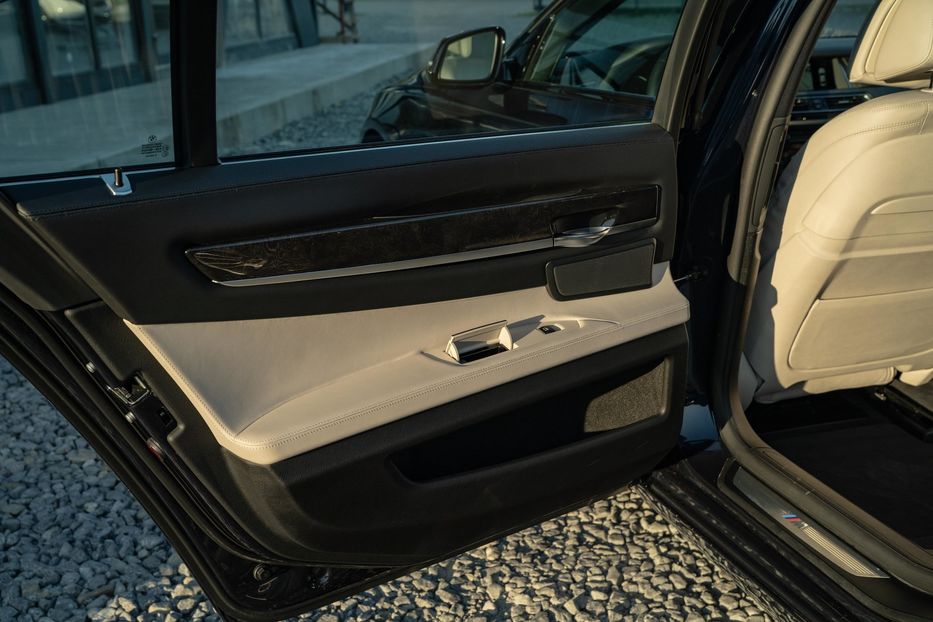 Продам BMW 740 Ld Xdrive 2014 года в Черновцах