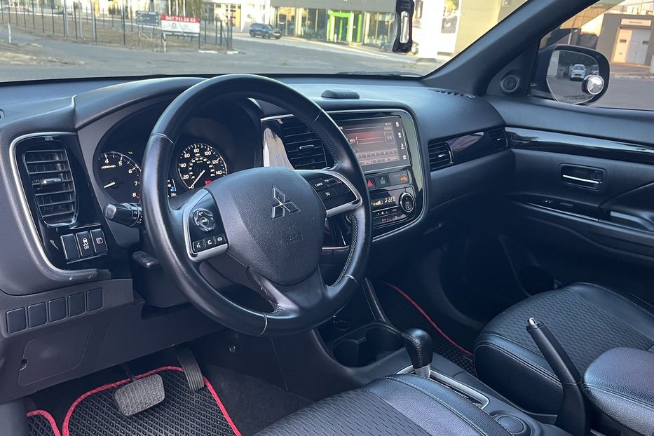 Продам Mitsubishi Outlander 7 місць 2014 года в Николаеве