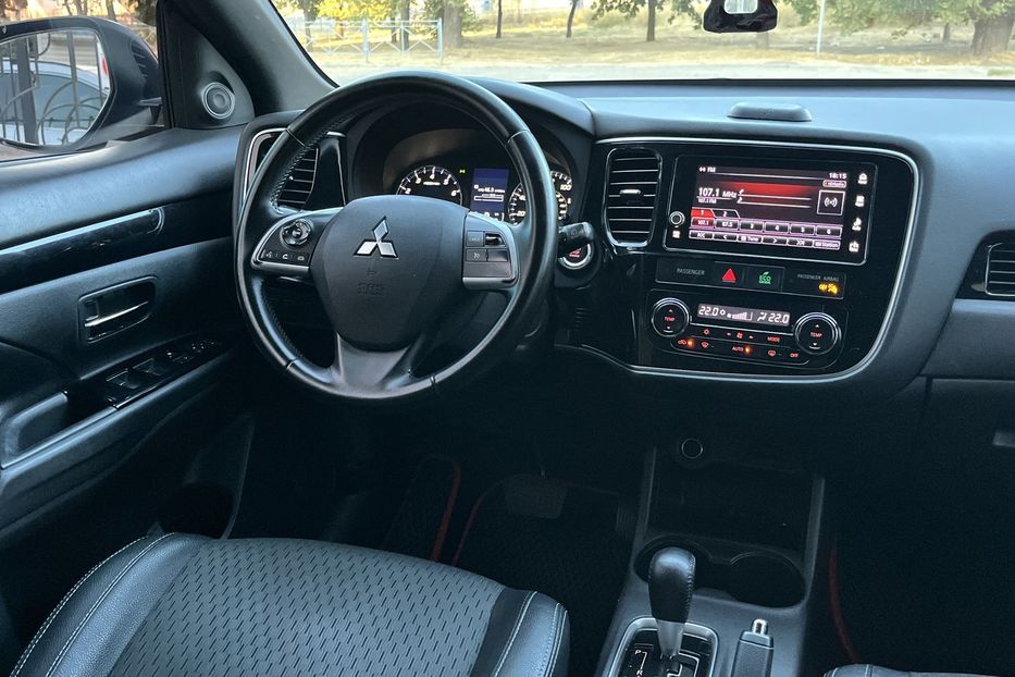 Продам Mitsubishi Outlander 7 місць 2014 года в Николаеве