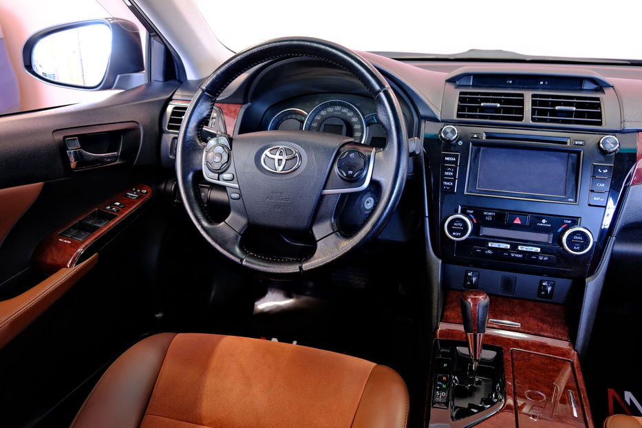 Продам Toyota Camry XV50 2014 года в Одессе